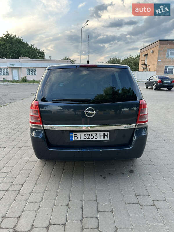 Минивэн Opel Zafira 2010 в Миргороде