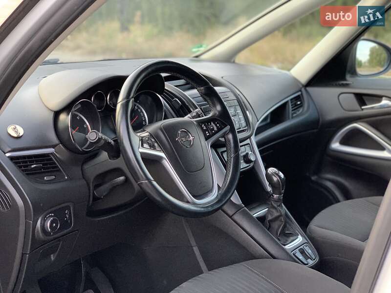Минивэн Opel Zafira 2014 в Днепре