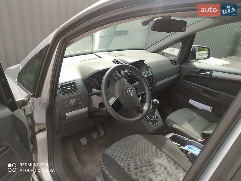 Минивэн Opel Zafira 2011 в Гайсине