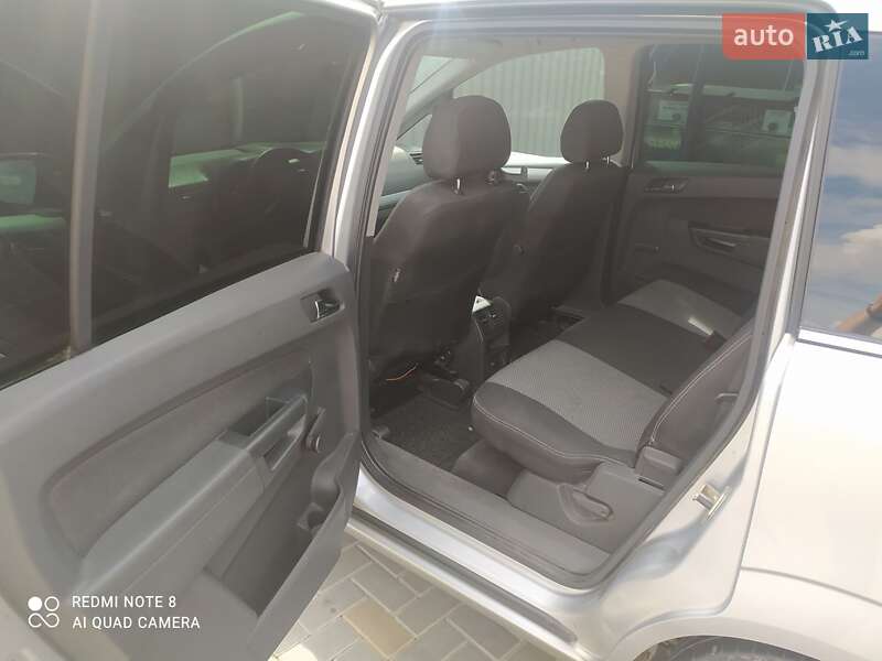 Минивэн Opel Zafira 2011 в Гайсине