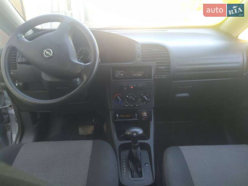 Минивэн Opel Zafira 2004 в Овруче