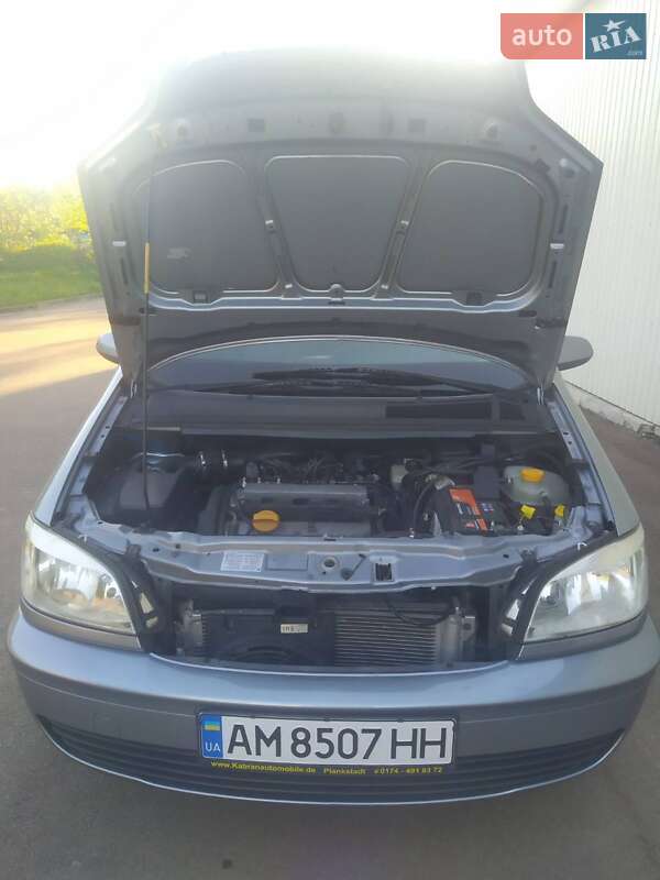 Минивэн Opel Zafira 2004 в Овруче