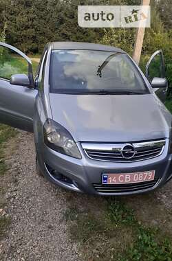 Минивэн Opel Zafira 2010 в Долине