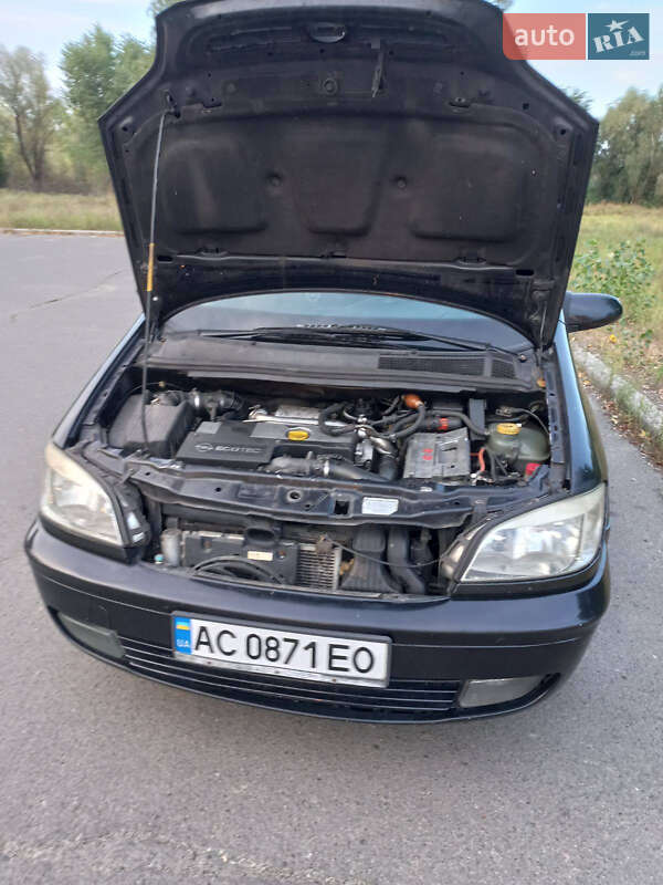 Минивэн Opel Zafira 2002 в Киеве