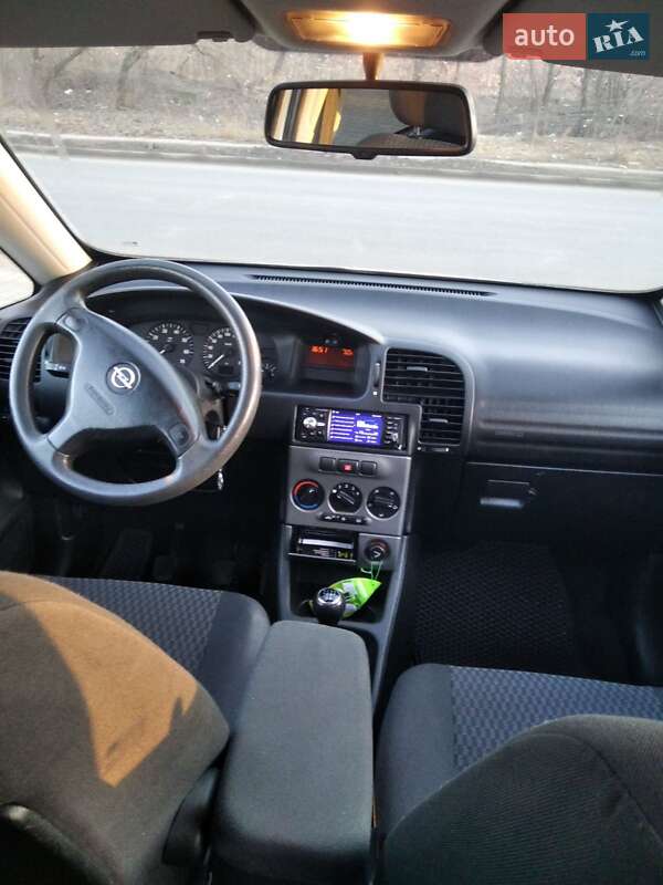 Мінівен Opel Zafira 2004 в Нікополі