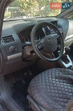 Минивэн Opel Zafira 2010 в 