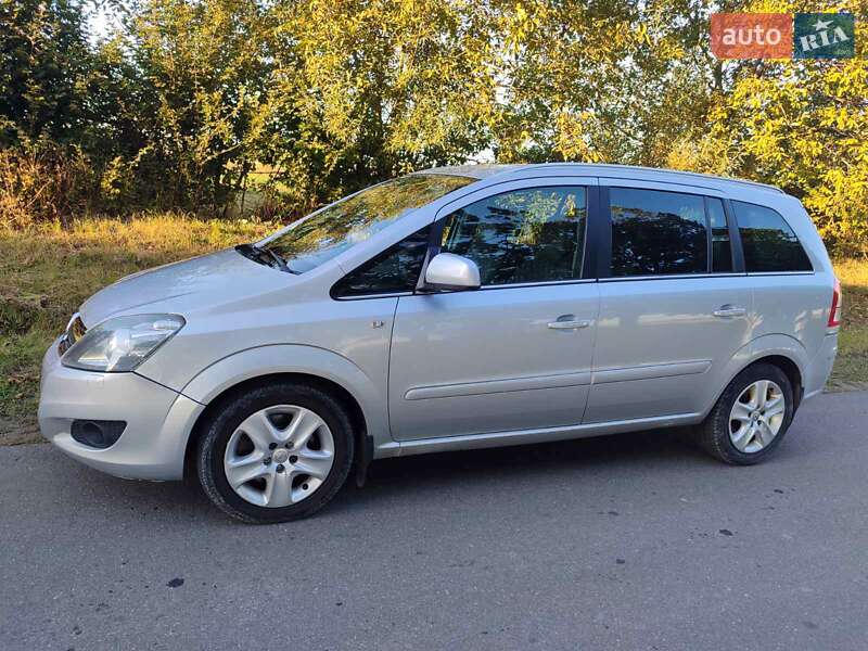 Минивэн Opel Zafira 2012 в Виньковцах