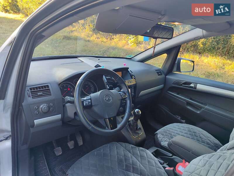 Минивэн Opel Zafira 2012 в Виньковцах