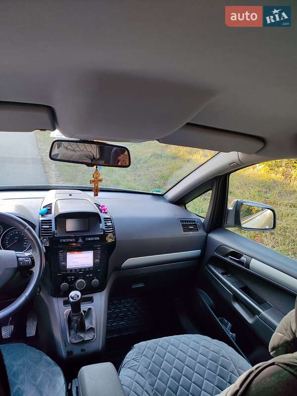 Минивэн Opel Zafira 2012 в Виньковцах