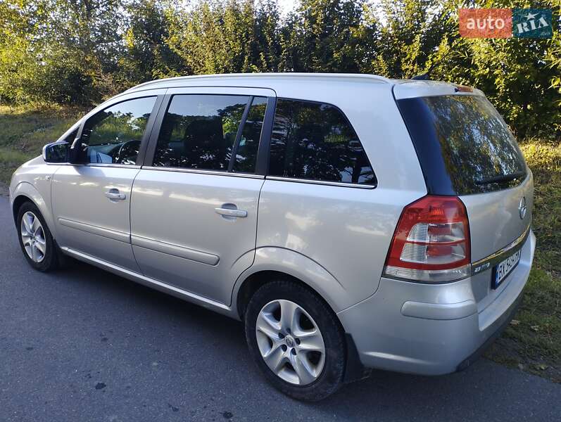 Минивэн Opel Zafira 2012 в Виньковцах