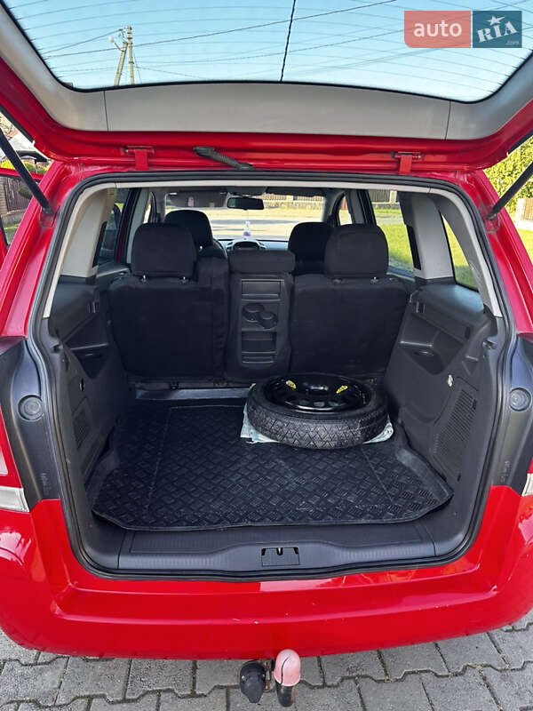 Мінівен Opel Zafira 2010 в Луцьку