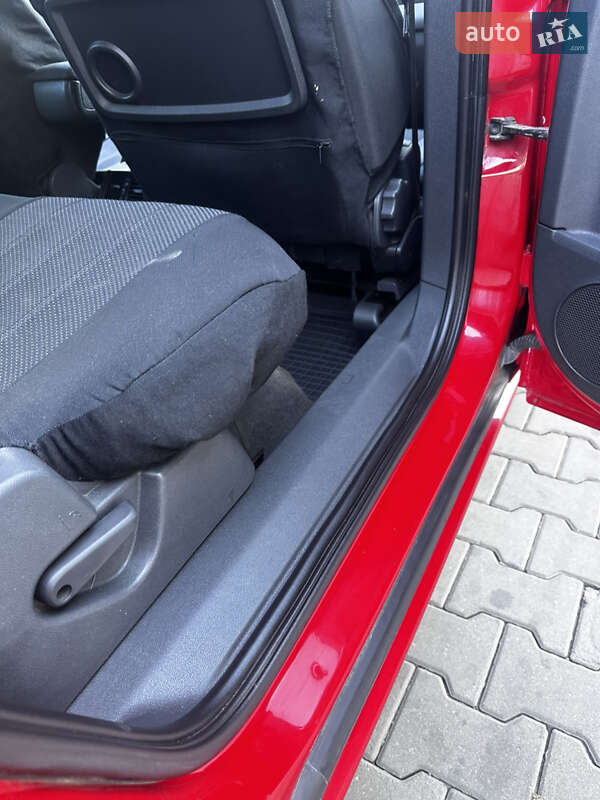 Мінівен Opel Zafira 2010 в Луцьку