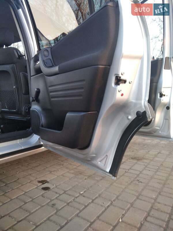 Мінівен Opel Zafira 2004 в Нікополі