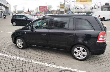 Минивэн Opel Zafira 2010 в Вишневом