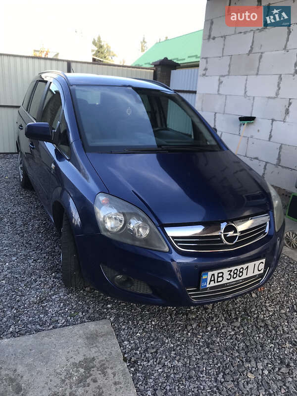 Мінівен Opel Zafira 2010 в Хмільнику