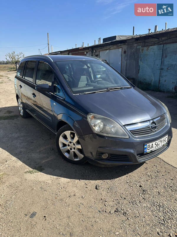 Минивэн Opel Zafira 2007 в Долинской