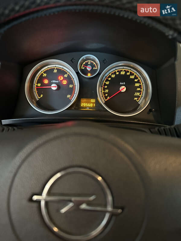 Минивэн Opel Zafira 2007 в Долинской