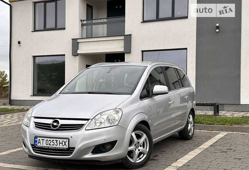 Мінівен Opel Zafira 2011 в Івано-Франківську