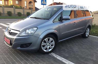 Минивэн Opel Zafira 2010 в Луцке