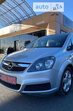 Минивэн Opel Zafira 2007 в Хороле