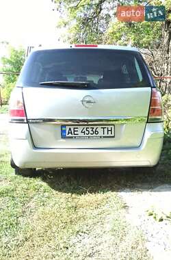 Минивэн Opel Zafira 2006 в 