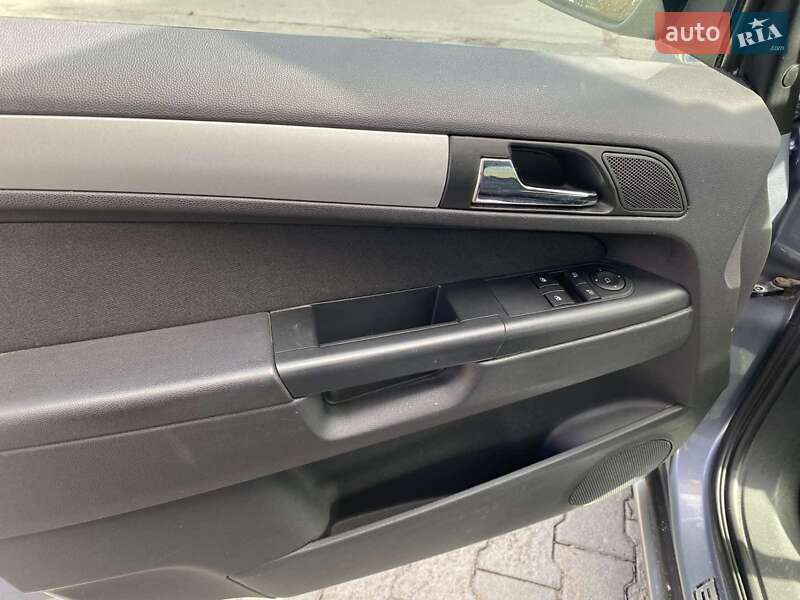 Мінівен Opel Zafira 2011 в Здолбуніві