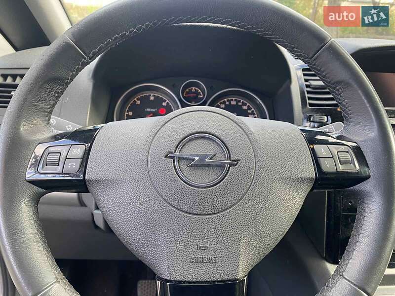 Мінівен Opel Zafira 2011 в Здолбуніві