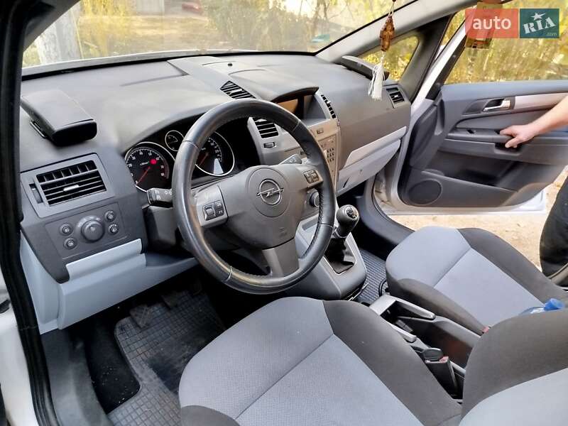 Минивэн Opel Zafira 2006 в Черкассах