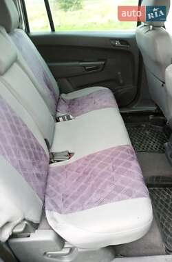 Минивэн Opel Zafira 2010 в 