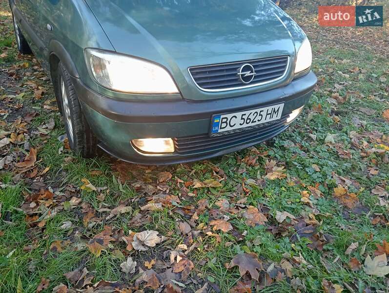 Минивэн Opel Zafira 2001 в Бобрке