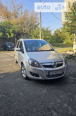 Минивэн Opel Zafira 2010 в Черкассах