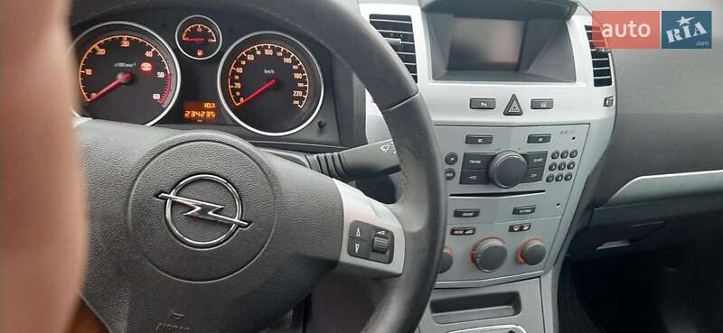 Минивэн Opel Zafira 2009 в Косове