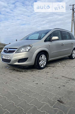 Минивэн Opel Zafira 2011 в Подвысоком