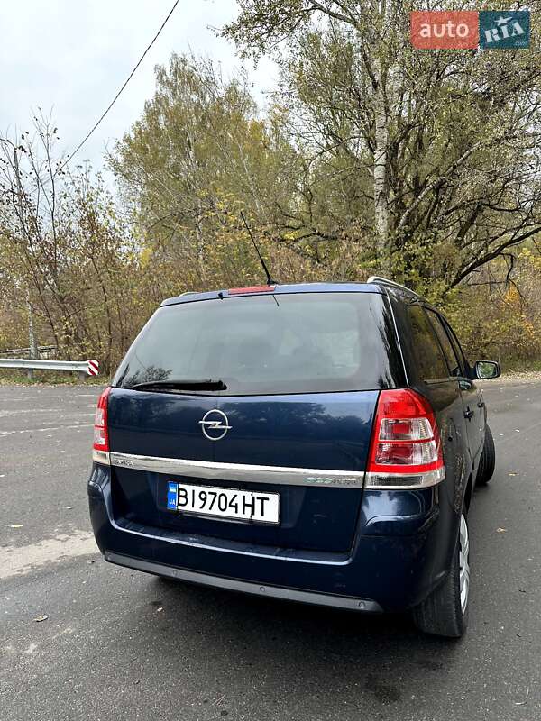 Мінівен Opel Zafira 2011 в Гадячі