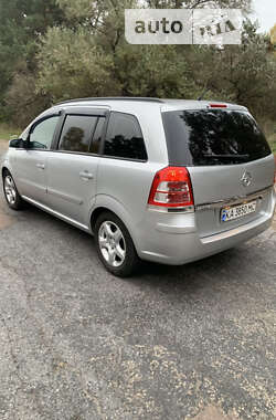 Минивэн Opel Zafira 2008 в Березане