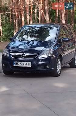 Минивэн Opel Zafira 2006 в Вараше