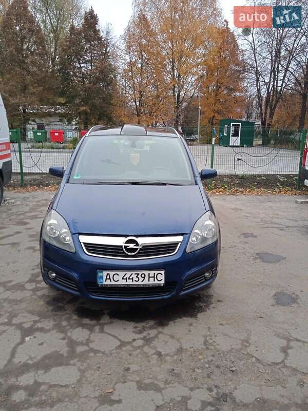 Минивэн Opel Zafira 2007 в Луцке