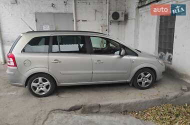 Минивэн Opel Zafira 2010 в Днепре