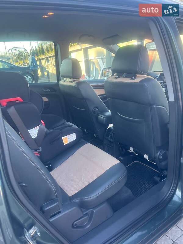 Мінівен Opel Zafira 2011 в Дрогобичі