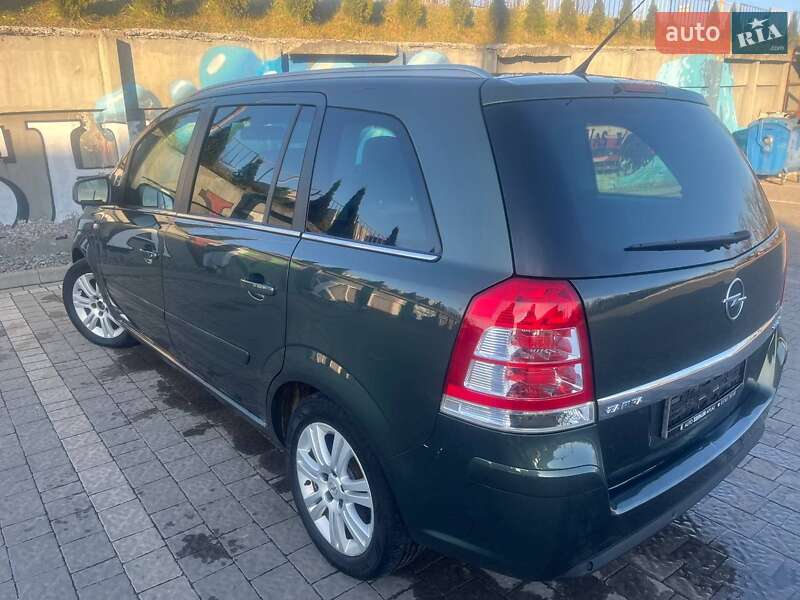 Мінівен Opel Zafira 2011 в Дрогобичі