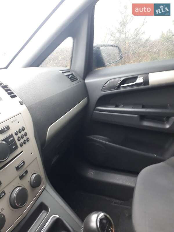 Минивэн Opel Zafira 2008 в Красноильске