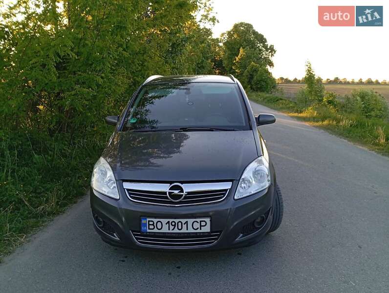 Минивэн Opel Zafira 2008 в Красноильске