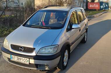 Минивэн Opel Zafira 2001 в Долине