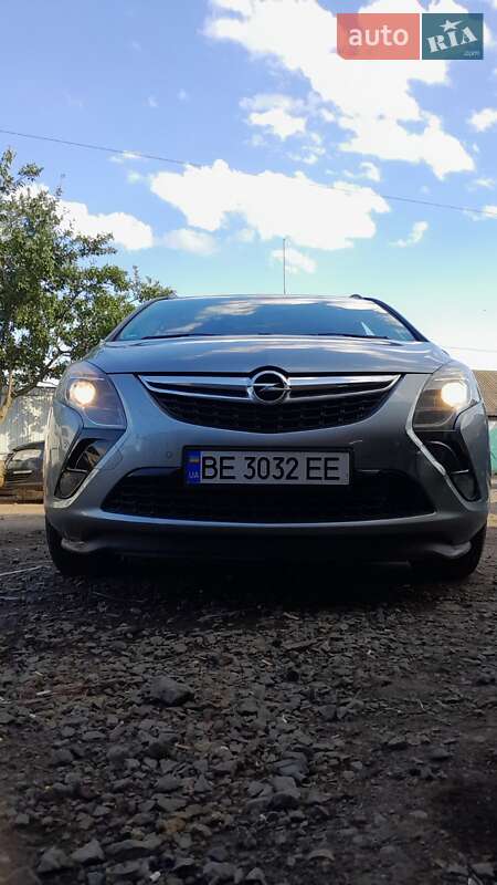 Минивэн Opel Zafira 2012 в 