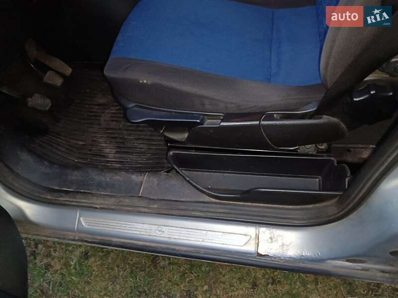 Мінівен Opel Zafira 2001 в Любешові