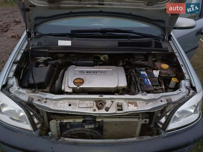 Мінівен Opel Zafira 2001 в Любешові