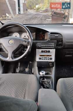 Минивэн Opel Zafira 2003 в Запорожье