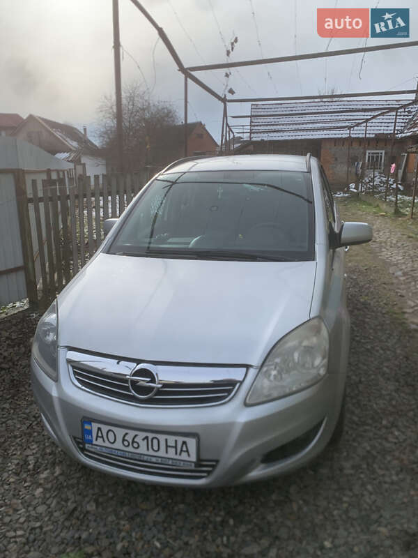 Opel Zafira 2011