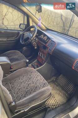 Минивэн Opel Zafira 2000 в 