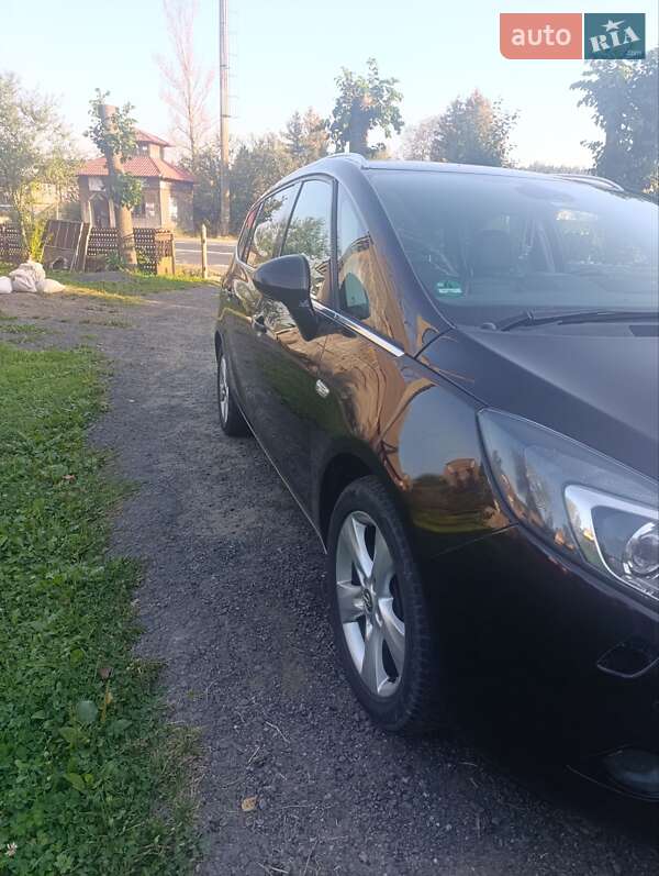 Opel Zafira 2012 Opel Zafira 2012